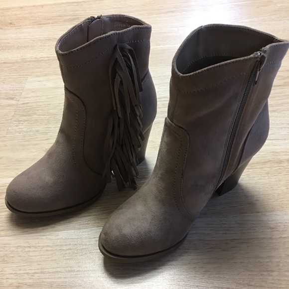 Ladies suede ankle boots with side fringe - Picture 5 of 5